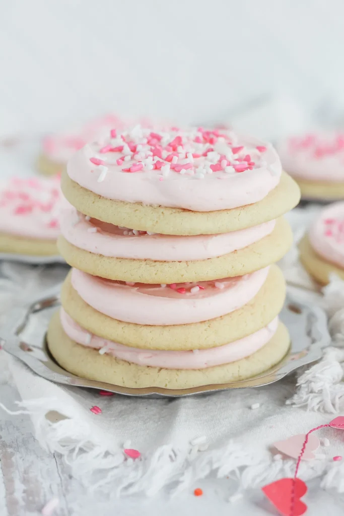 Biscuits glacé empilé sur eux même pour montrer leur épaisseur qui est faible.
